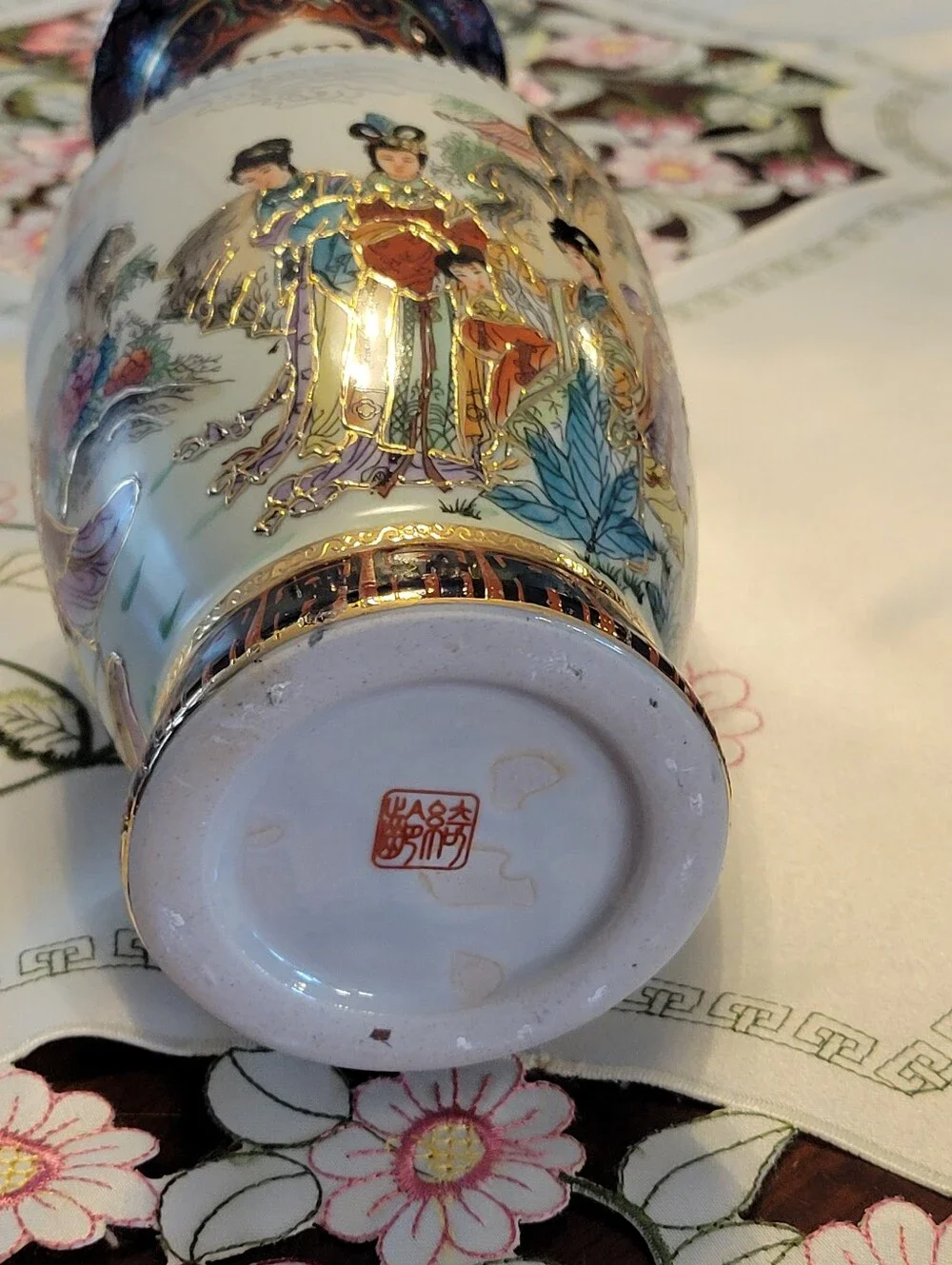 Vintage Chinese Satsuma Gilded Moriage Geisha Mantel Vase 10.1/2